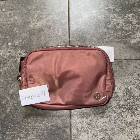 Lululemon Everywhere Belt Bag 1L
Metal Hardware- Spiced Chai/Gold - Picture 3 of 9
